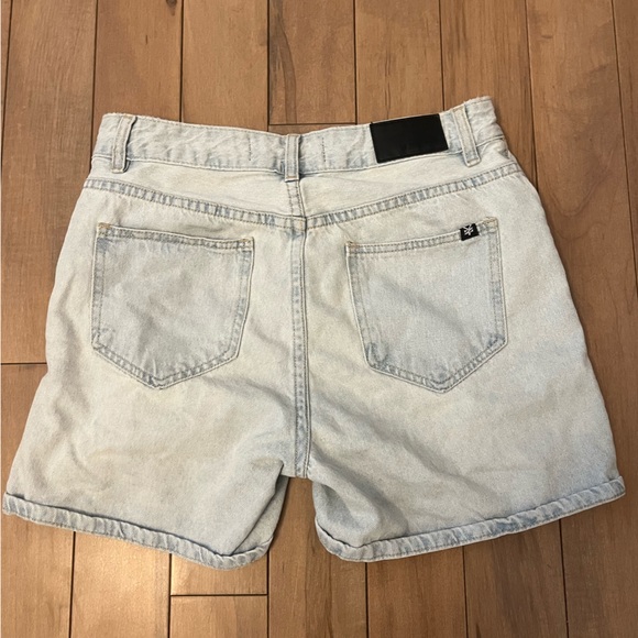 Short Zoo York bleu pâle, taille 5 (personnes qui portent du Medium ou Large) - Picture 2 of 2